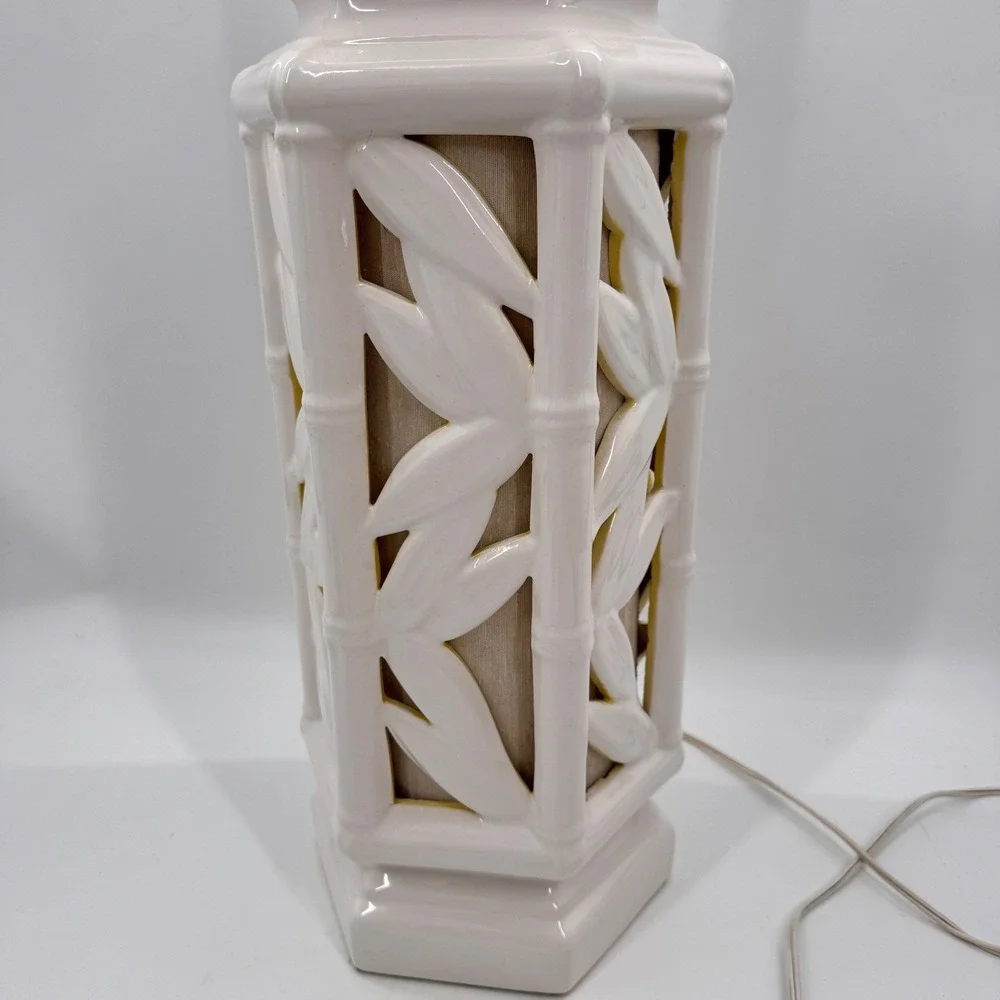 Vintage White Chinoiserie Pagoda Table Lamp Faux Bamboo Hollywood Regency